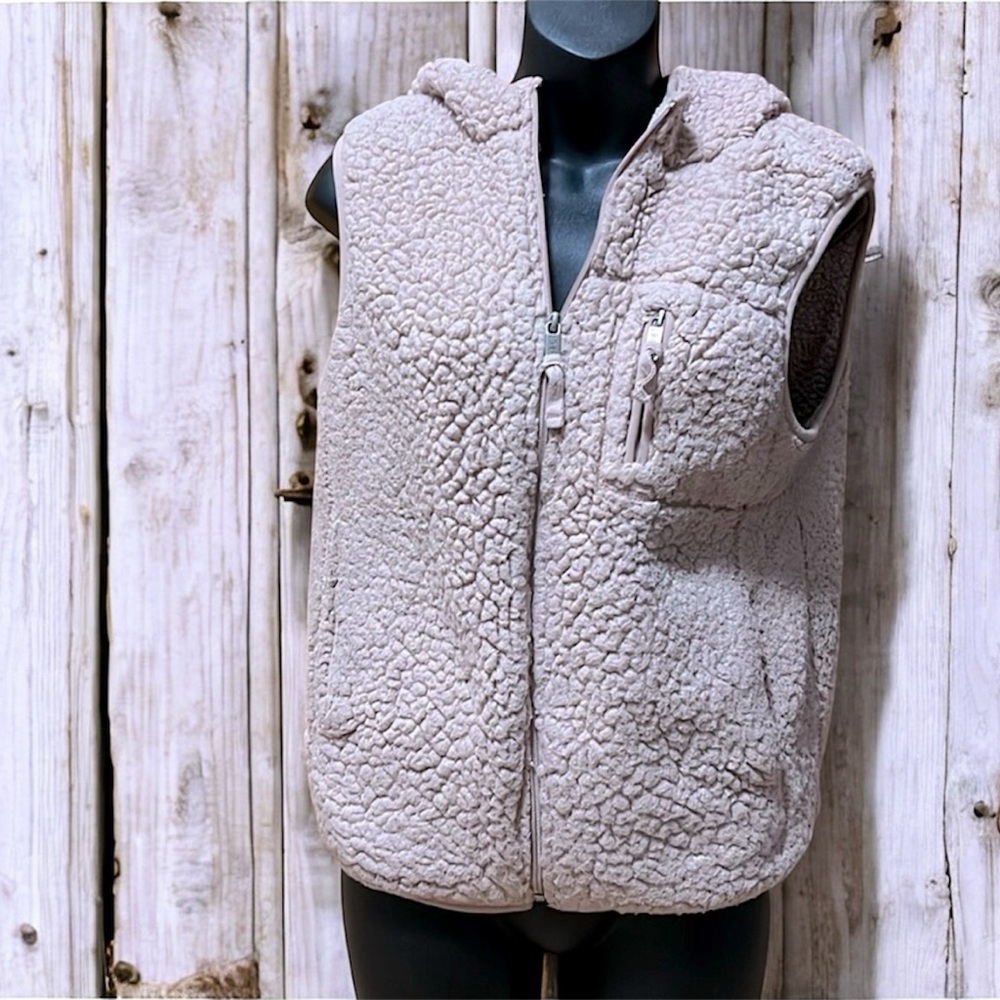 🚨EUC Weatherproof Vintage Pink Sherpa Vest